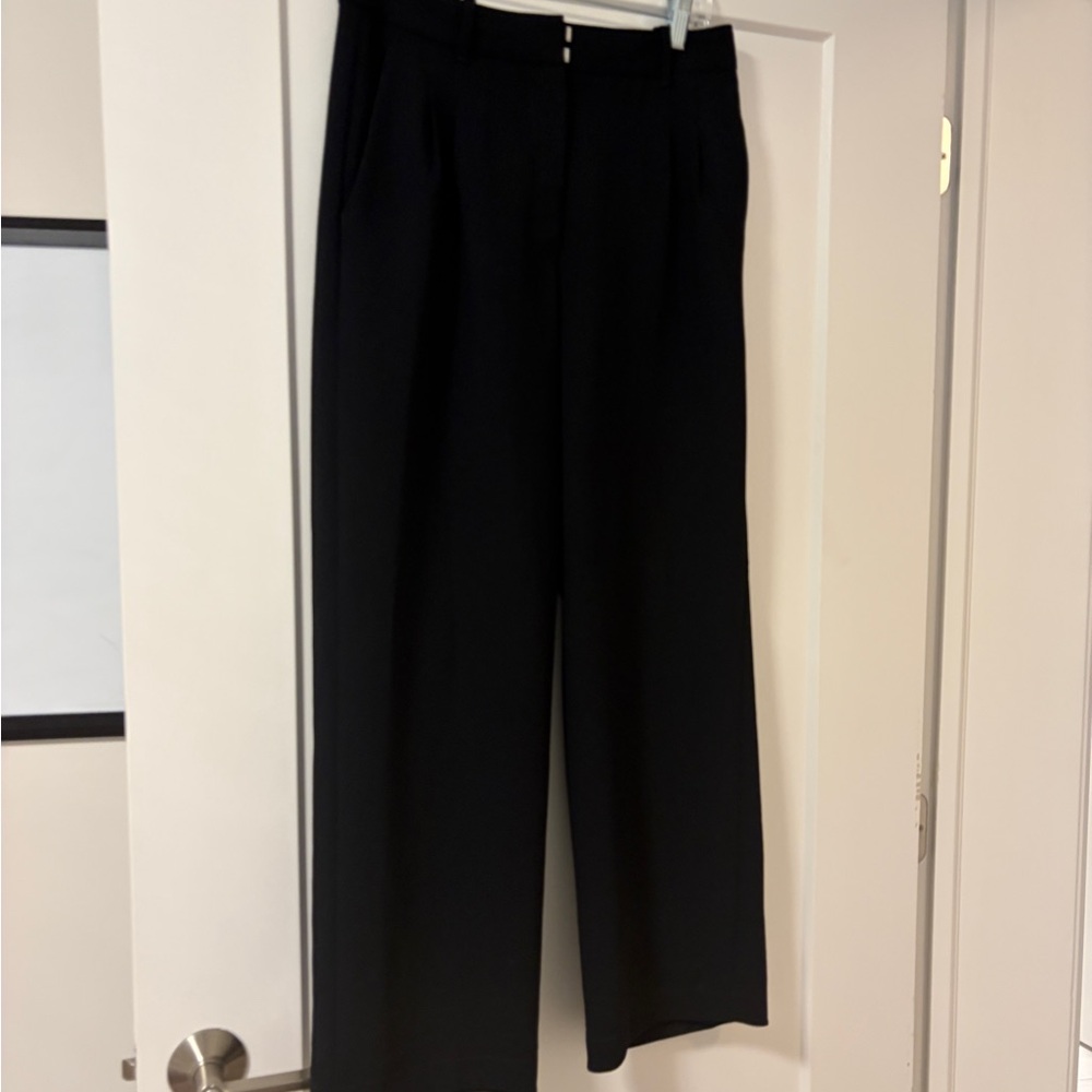 ARITZIA EFFORTLESS PANTS 8SHORT